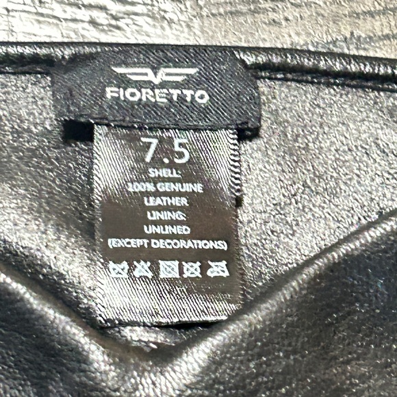 Fioretto Long Black Leather Gloves with Snap Closures - Picture 5 of 7